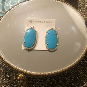 Gorgeous Kendra Scott turquoise earrings 💙